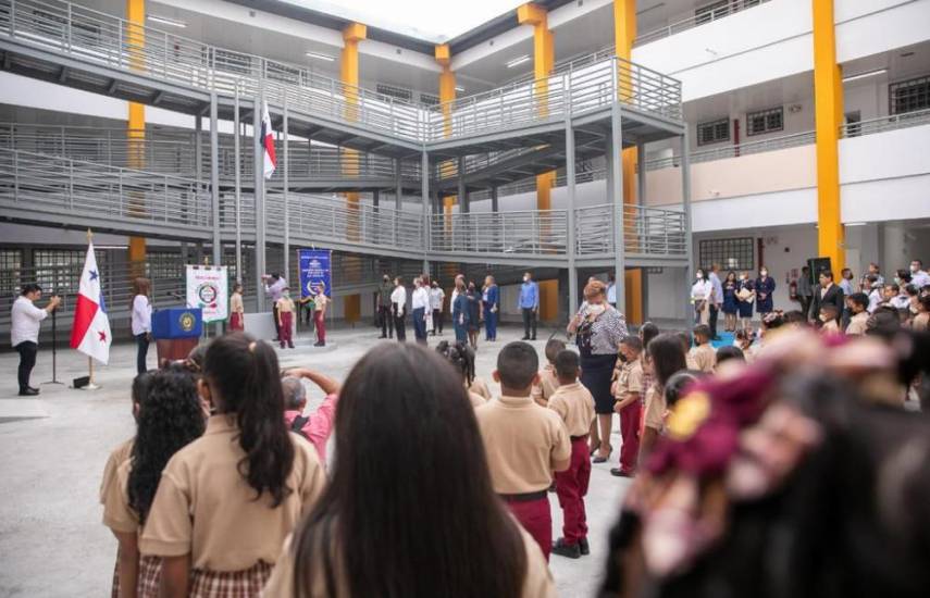 Presidente inaugura nuevas instalaciones de la escuela República de Italia en San Miguelito