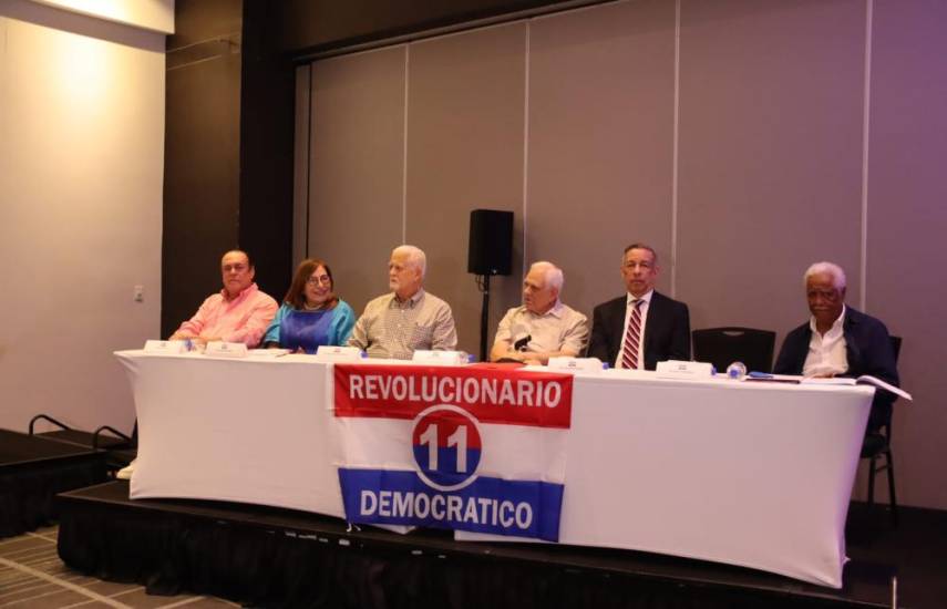 Miembros del Partido Revolucionario Democrático (PRD).