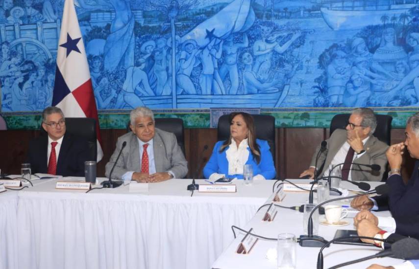 Presidente José Raúl Mulino se reúne con jefes de bancadas de la Asamblea Nacional.