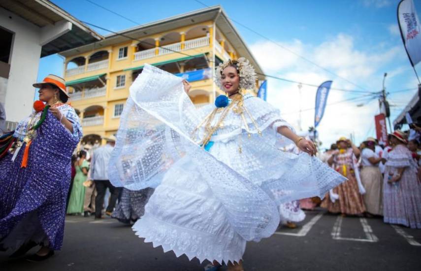 Cortesía | Empollerada de Gala en el Desfile de Las Mil Polleras.