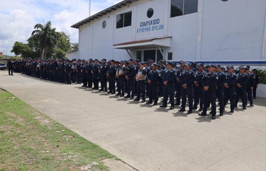 Uniformados reciben nuevos ascensos en la Policía Nacional