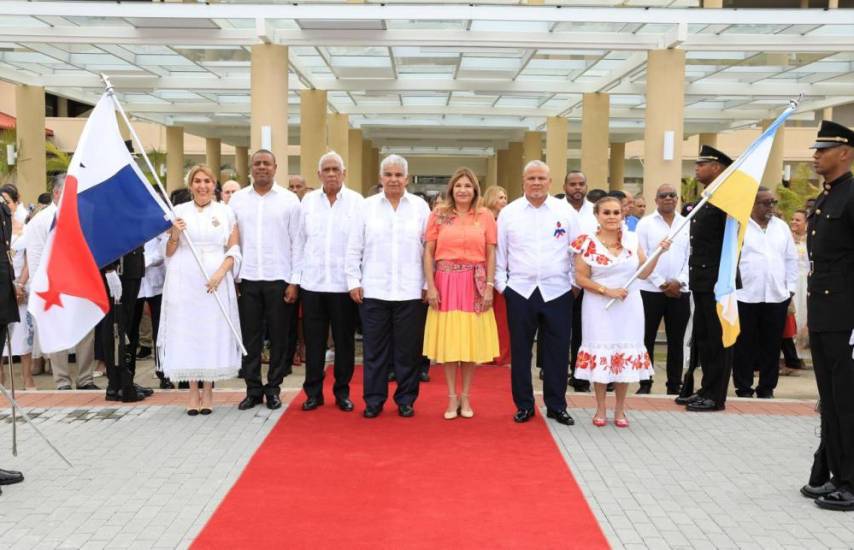 Ml | Autoridades participan en actos protocolares en la provincia de Colón.