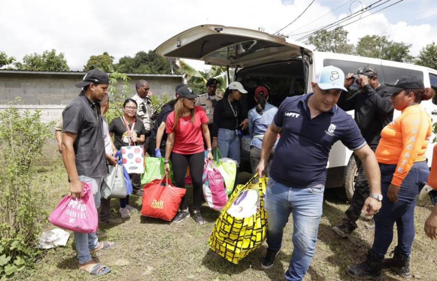 Autoridades entregan ayuda a damnificados por innudaciones en Panamá Este