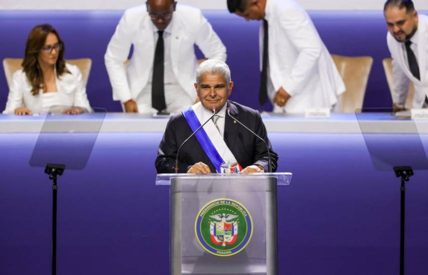 José Raúl Mulino asume la presidencia de Panamá.