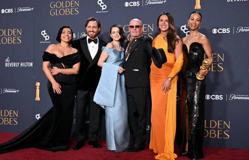 Las estrellas de Hollywood resplandecen de dorado en los Globos de Oro