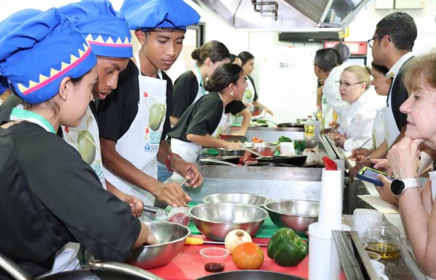 Estudiantes de 22 colegios brillan en la Competencia Nacional de Química en la Cocina 2024