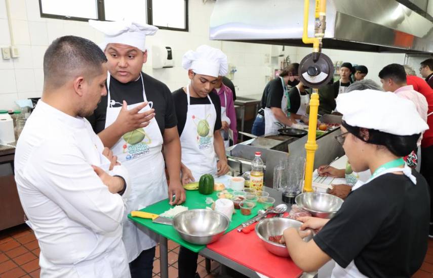 Estudiantes de 22 colegios brillan en la Competencia Nacional de Química en la Cocina 2024