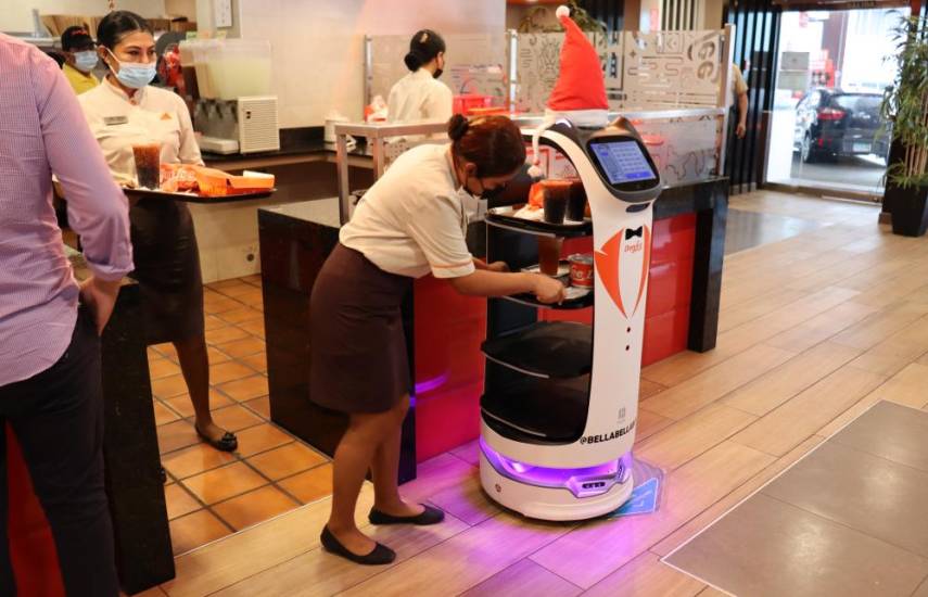 ¡El primer robot mesero en Panamá!