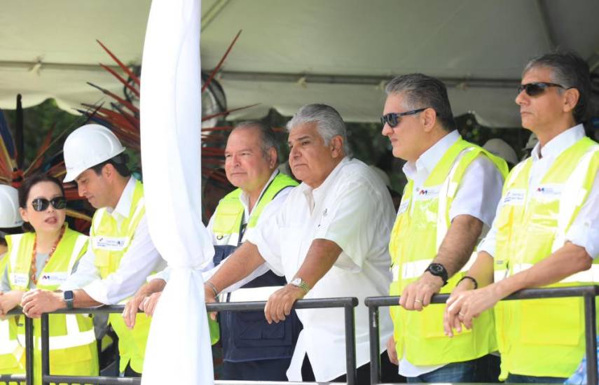 Mulino inaugura primera excavación del cuarto puente sobre el Canal de Panamá