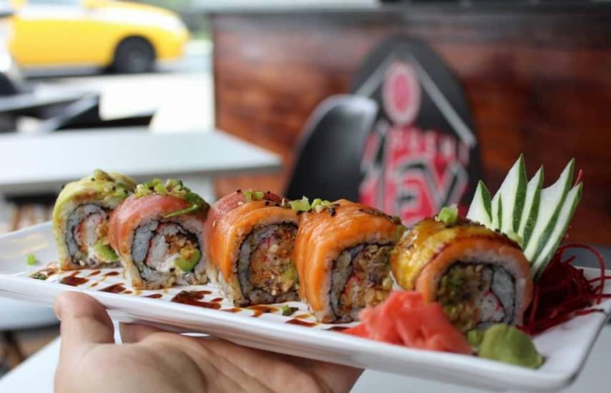 Sushi mey | Restaurante ubicado en San Francisco. Entre sus especialidades destaca el “Q Xopá Roll”, que incluye salmón crunch, vegetales, aguacate, queso crema y topping de pasta dinamita. Desde B/. 10.00.