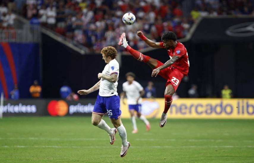 AFP | El panameño Michael Amir Murillo despeja el balón ante un rival de EEUU, en la Copa América 2024, el pasado 27 de junio.