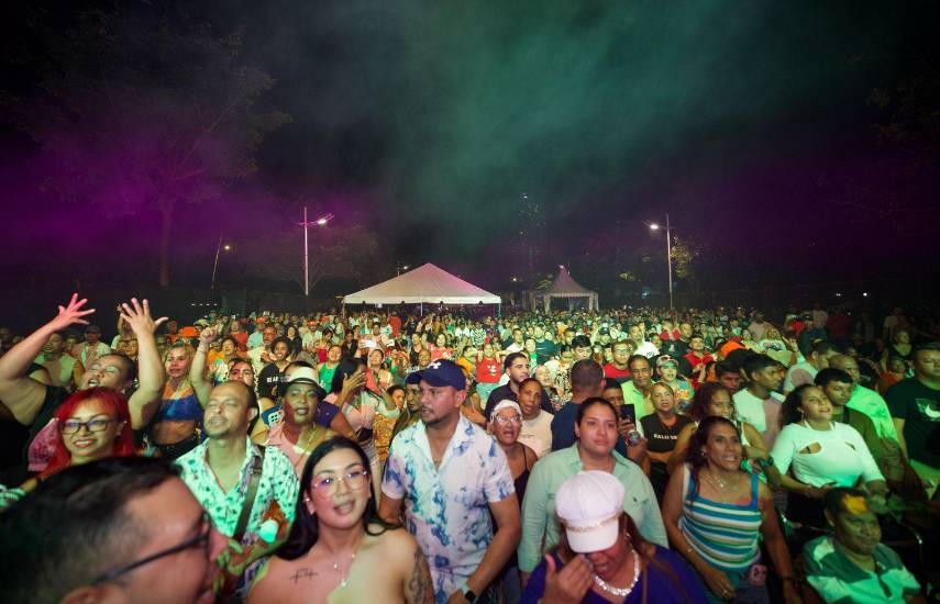 Más de 10 mil personas vivieron la magia del Festival Carnavalístico en la Cinta Costera