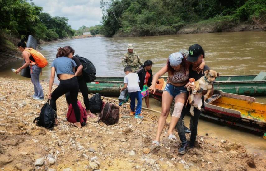 Cincuenta y cinco migrantes han muerto en la selva de Darién este año, dice el presidente Mulino