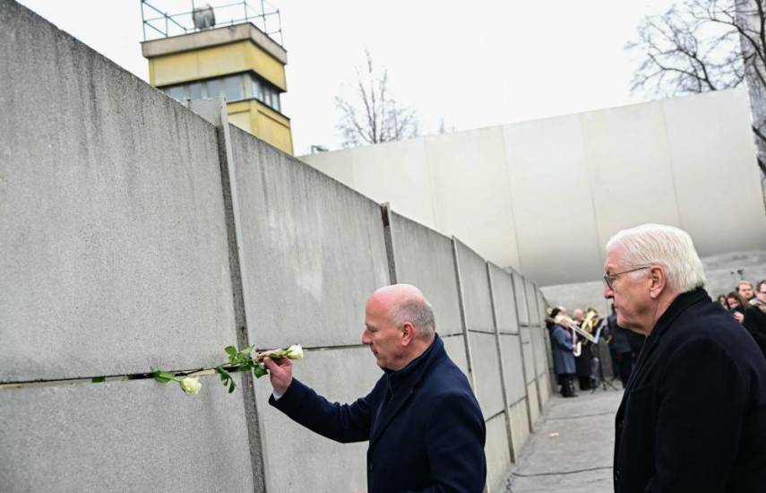 Una Alemania en crisis celebra los 35 años de la caída del Muro de Berlín