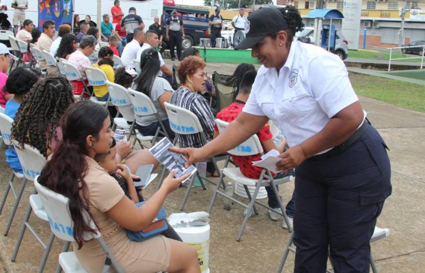 Policías y familias de La Chorrera se unen en una celebración musical