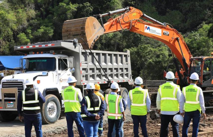 Mulino inaugura primera excavación del cuarto puente sobre el Canal de Panamá