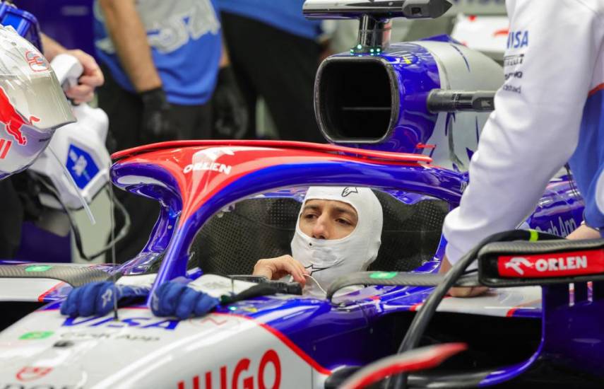 El australiano Daniel Ricciardo manda en los primeros libres de Baréin