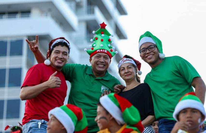 Más de 140 mil personas disfrutaron del desfile de Navidad en la Cinta