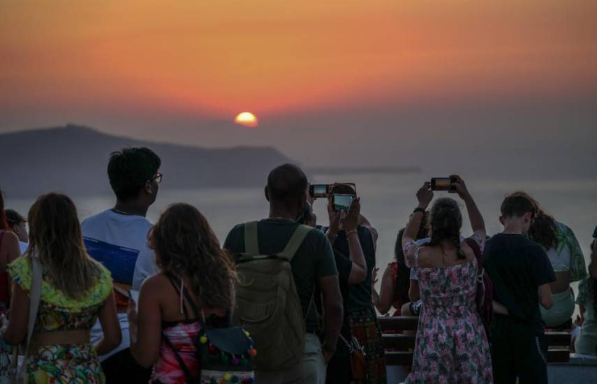 Santorini, la “isla Instagram” de Grecia, al límite de la saturación turística