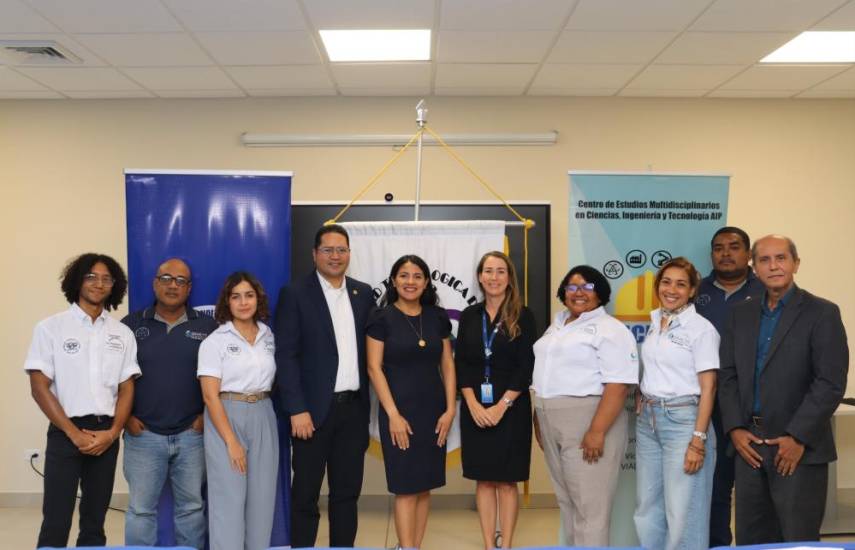 Laboratorio móvil estudia la calidad del agua en Tonosí