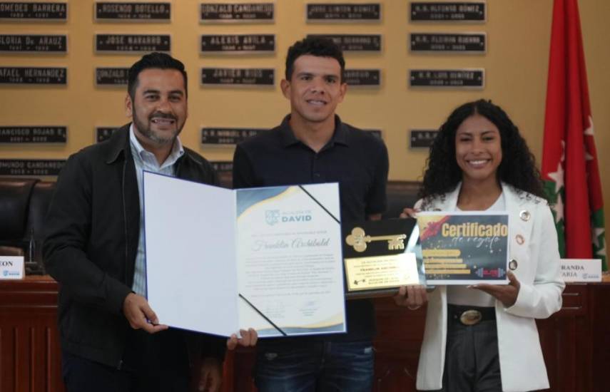 ML | El atleta olímpico Franklin Archibold recibiendo los reconocimientos.