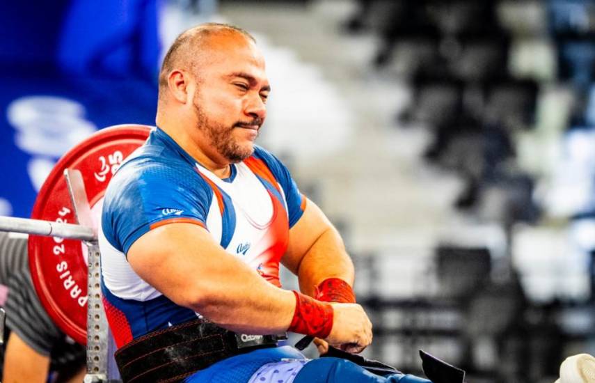 Cortesía | El paratleta panameño, Rey Dimas, durante su participación en el evento de los 72kg de Parapowerlifting en los Juegos Paralímpicos de París 2024, celebrados del 28 de agosto al 8 de septiembre.