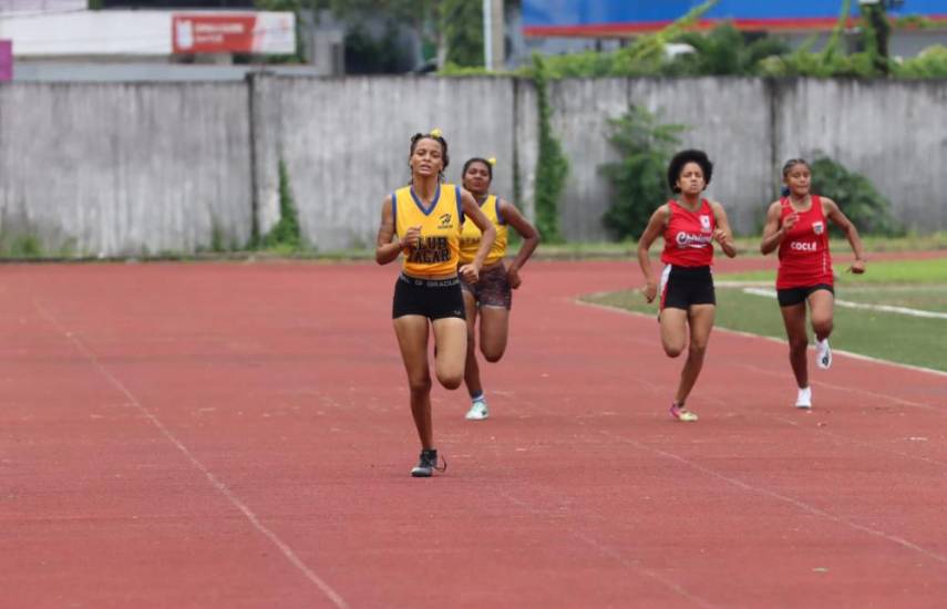 ml | Estudiantes panameños en competencias.