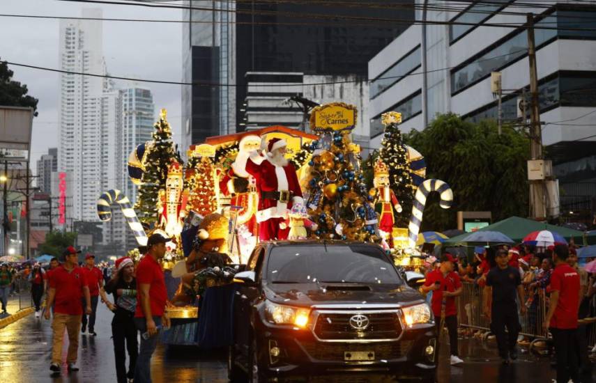 Más de 200 mil personas asistieron al desfile Ciudad de las Estrellas