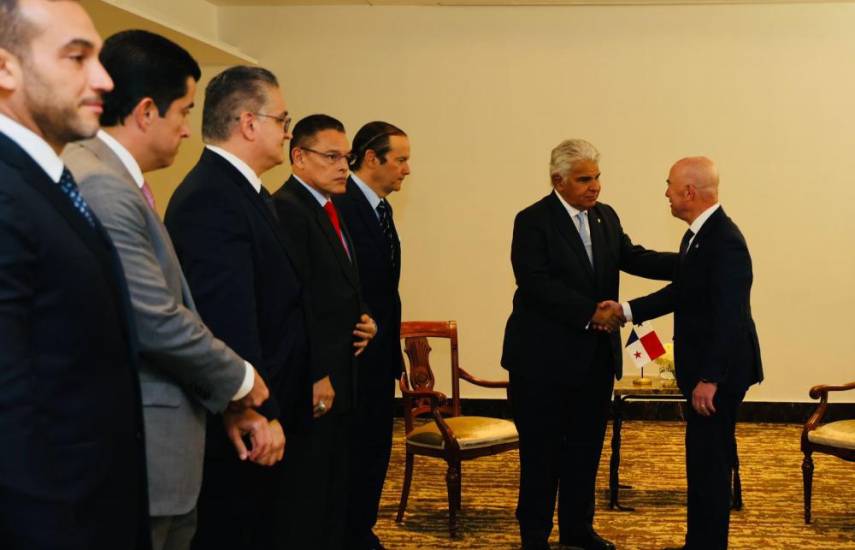 ML | El presidente electo, José Raúl Mulino acompañado de miembros de su gabinete reciben a Alejandro Mayorkas, Secretario de Seguridad de EEUU.