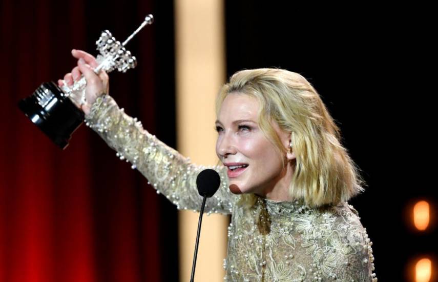 Blanchett recibe el Premio Donostia en una jornada de intriga vaticana