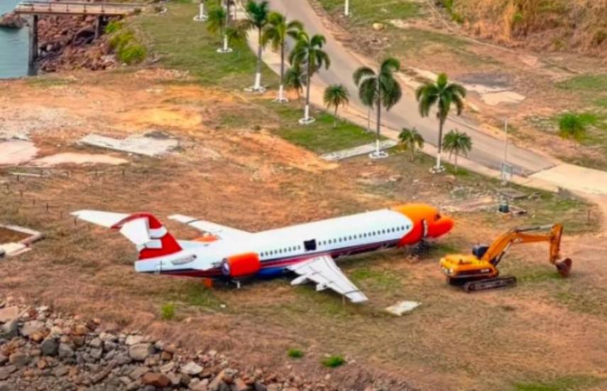 CORTESÍA | La aeronave Fokker 100, ubicada en la isla Naos.