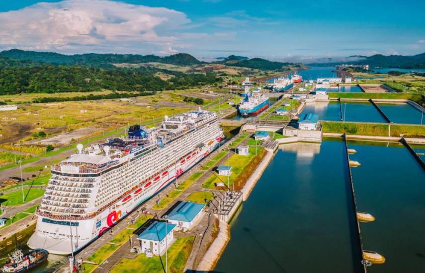 Canal de Panamá adelanta dos semanas el aumento del calado por incremento de lluvias