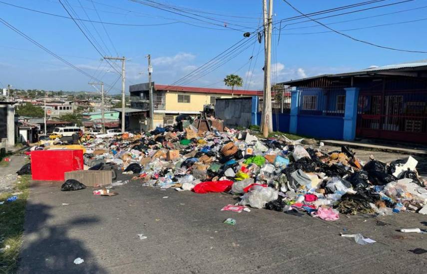 Residentes de El Poderoso en Torrijos Carter denuncian falta de recolección de la basura