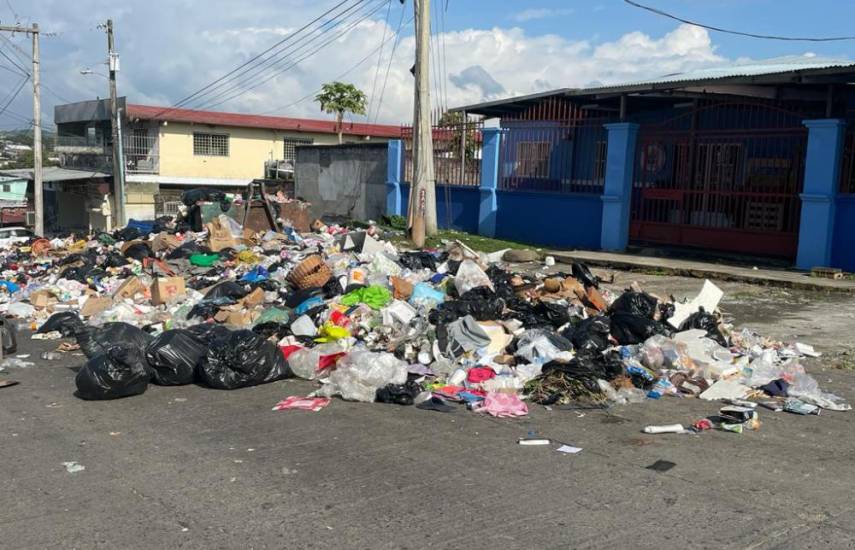 Residentes de El Poderoso en Torrijos Carter denuncian falta de recolección de la basura