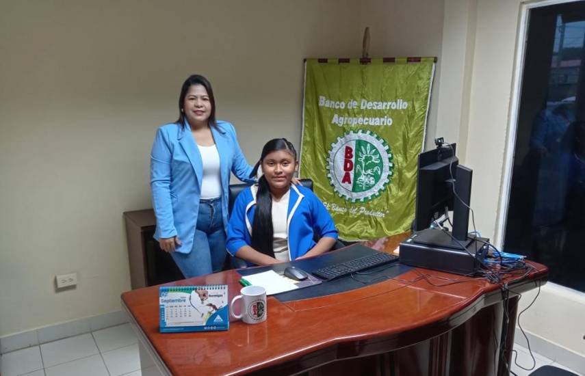 Niños colonenses asumen dirección de instituciones gubernamentales en celebración del Día del Estudiante