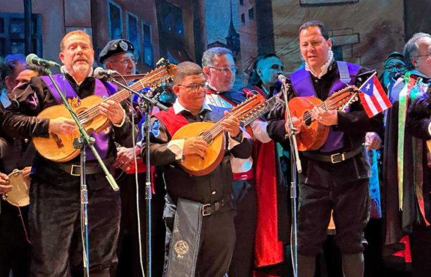 Unidos para realizar serenata en el Casco