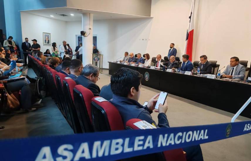 ML | Personas en el auditorio de la Asamblea Nacional.