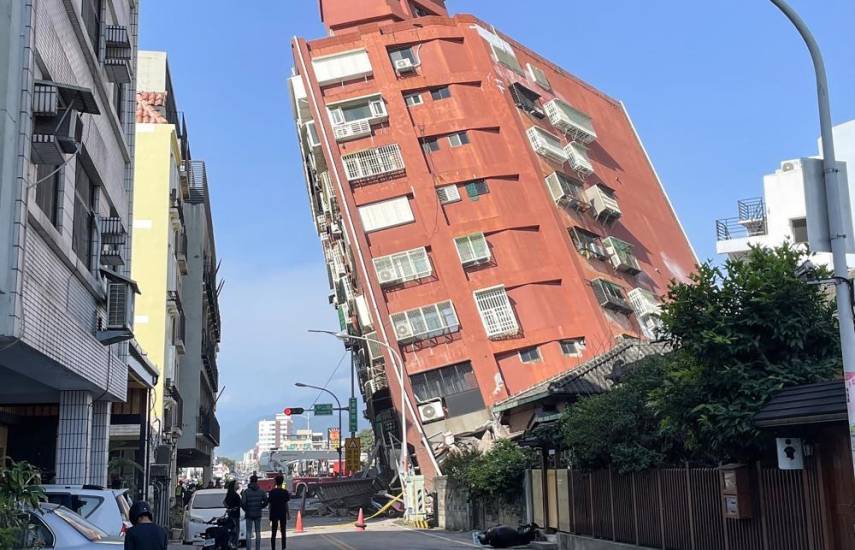 Potente terremoto cerca de Taiwán provoca colapso de edificios y alertas de tsunami