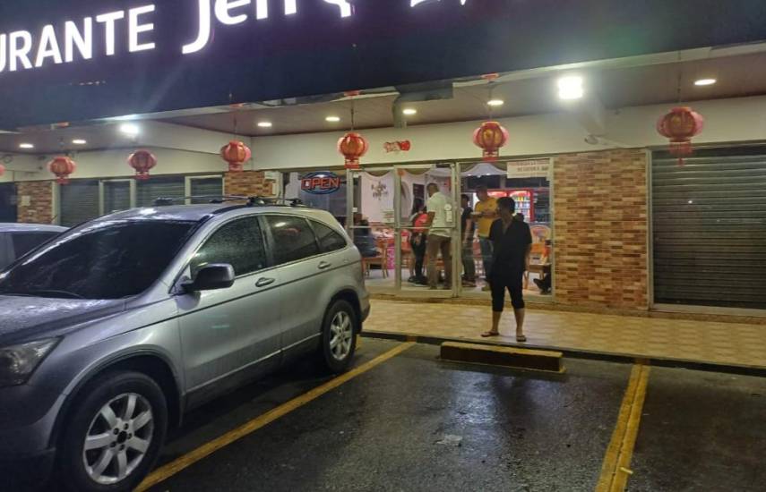 Aprehenden a dos sujetos tras robo en un restaurante en Las Mañanitas