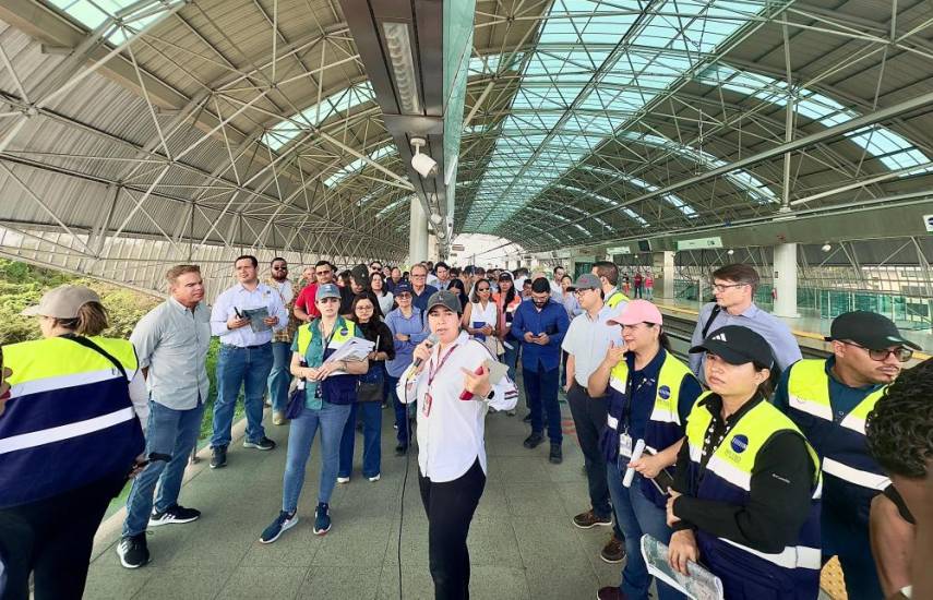 Avanza proceso del Teleférico de Panamá y San Miguelito con visita al trazado del proyecto