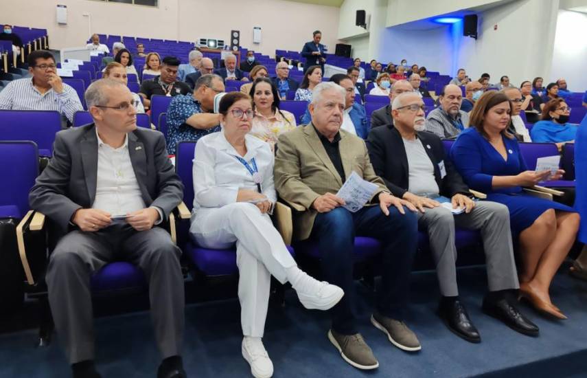 Celebran cien años del Hospital Santo Tomás