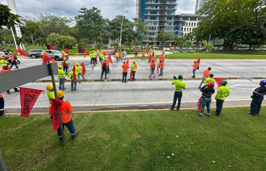 Suntracs intensifica sus protestas con cierres de calle