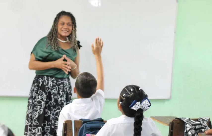 ML | Estudiantes de un centro educativo en Bocas del Toro.