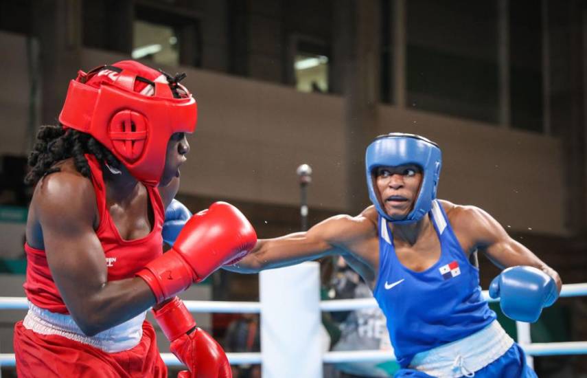 Cortesía | La boxeadora panameña Atheyna Bylon (d) en los Juegos Panamericanos 2023, en Santiago de Chile.