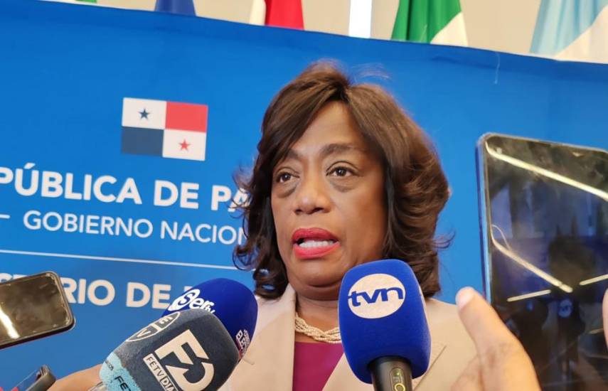 ML | La ministra de Educación Lucy Molinar.