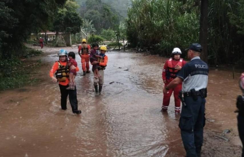 ML | Evacuación de personas en el sctor de Jaramillo en Chiriquí.