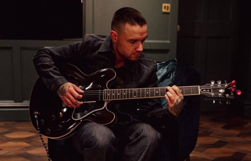 Instagram | Liam Payne tocando la guitarra.