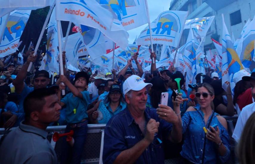 Martinelli pide el voto para Mulino durante el lanzamiento de su campaña