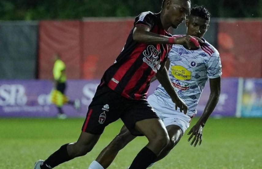 Cortesía LPF | Jugadores del Sporting San Miguelito (i) y Veraguas United, en partido de la Jornada 9 de la Ronda regular del Torneo Clausura 2024 de la LPF.