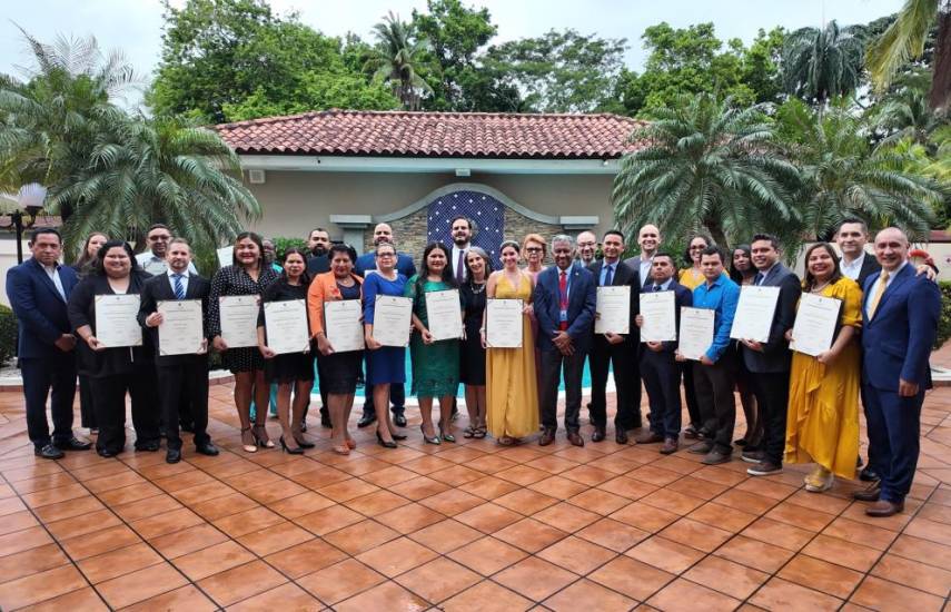 Docentes mejoran capacidades en la enseñanza de la física en Colombia